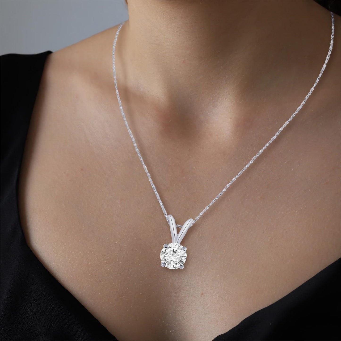 1 Carat Round Cut Lab Grown Diamond Pendant Necklace in Platinum